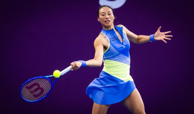 郑钦文有惊无险晋级多哈站女单16强 将战莱巴金娜